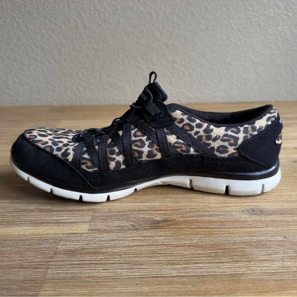 Skechers Leopard Print Sneakers Womens 10 Black Air Cooled Memory Foam Comfort - Picture 6 of 12